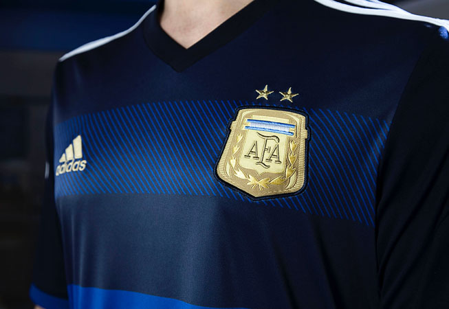 La nuestra Monumento Vatio La nueva camiseta alternativa de la Selección para el Mundial de Brasil 2014.  | Moda y Deporte (M&D) ::: 15 Años :::